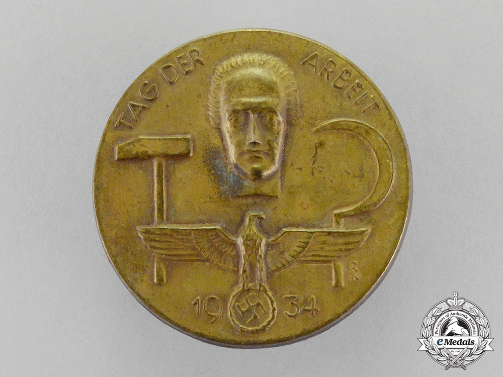 germany,_third_reich._a1934_national_day_of_labour_badge_by_ferdinand_wagner_c18-1636