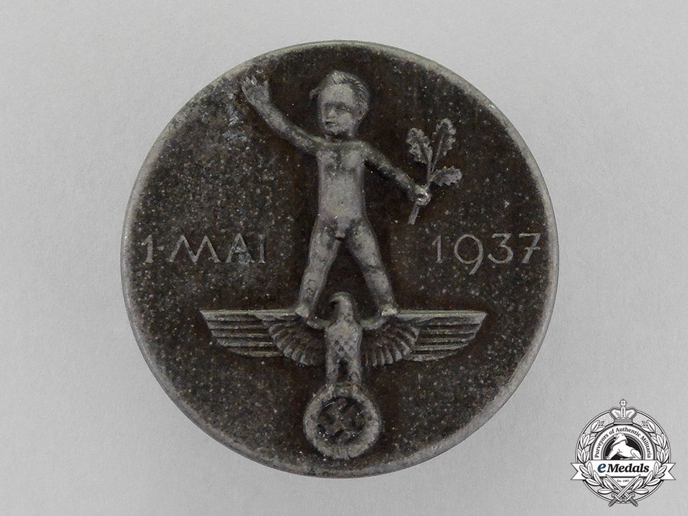 germany,_third_reich._a1937_national_day_of_labour_badge_by_e.f._wiedmann_c18-1640