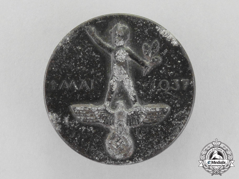 germany._a1937_national_day_of_labour_badge_c18-1729