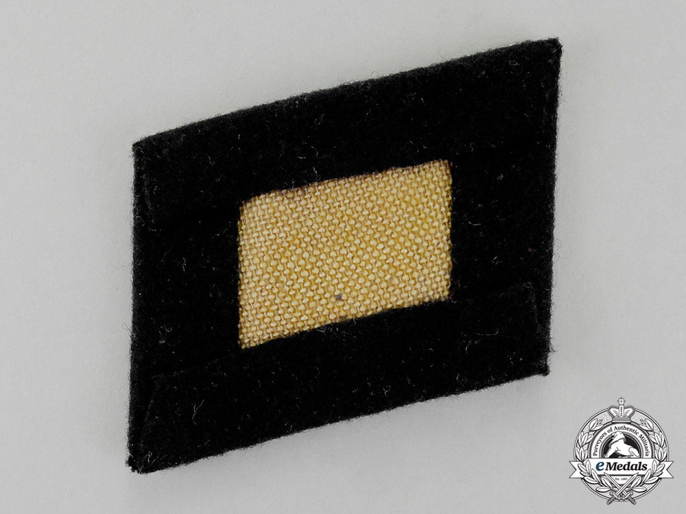 germany._a_single_absolutely_mint_ss-_totenkopfverband_collar_tab,_officer's_quality;_first_pattern_c18-1858