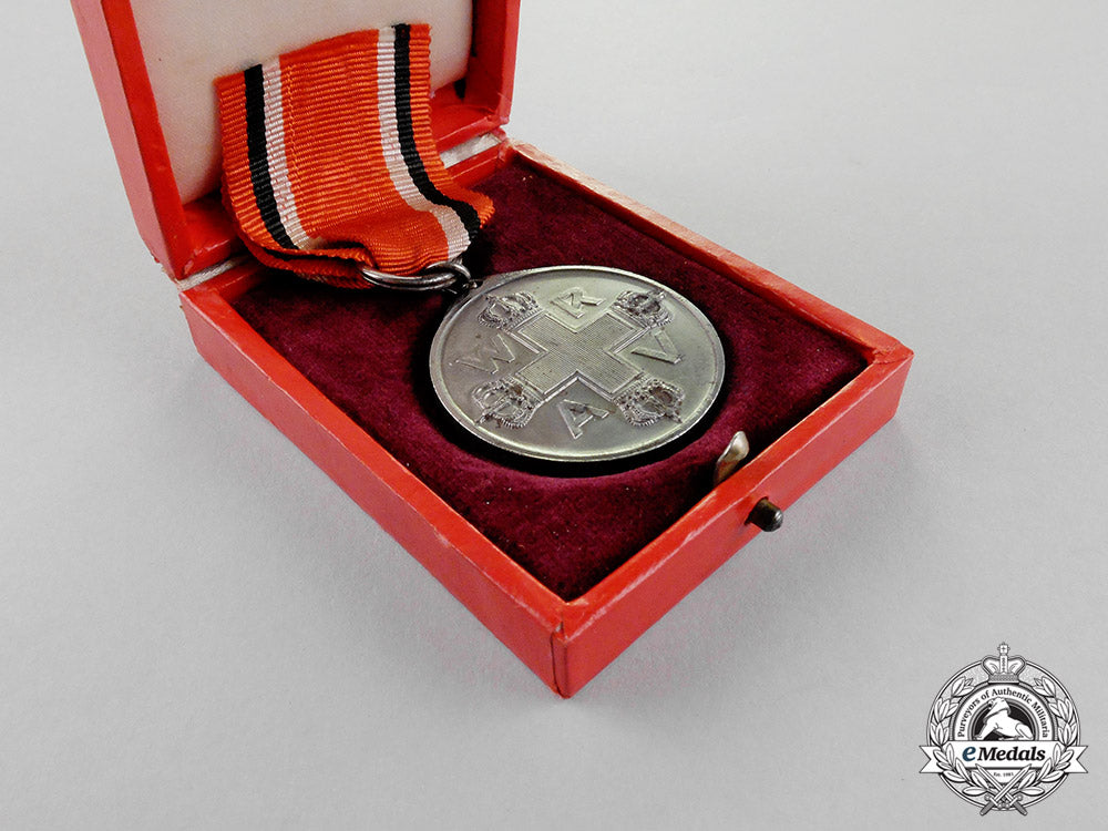 prussia._a_red_cross_medal_second_class_in_its_presentation_case_of_issue_c18-1941_1