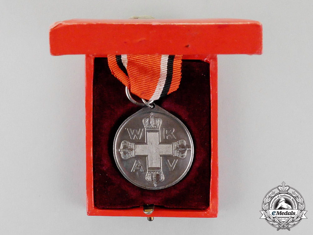 prussia._a_red_cross_medal_second_class_in_its_presentation_case_of_issue_c18-1942_1