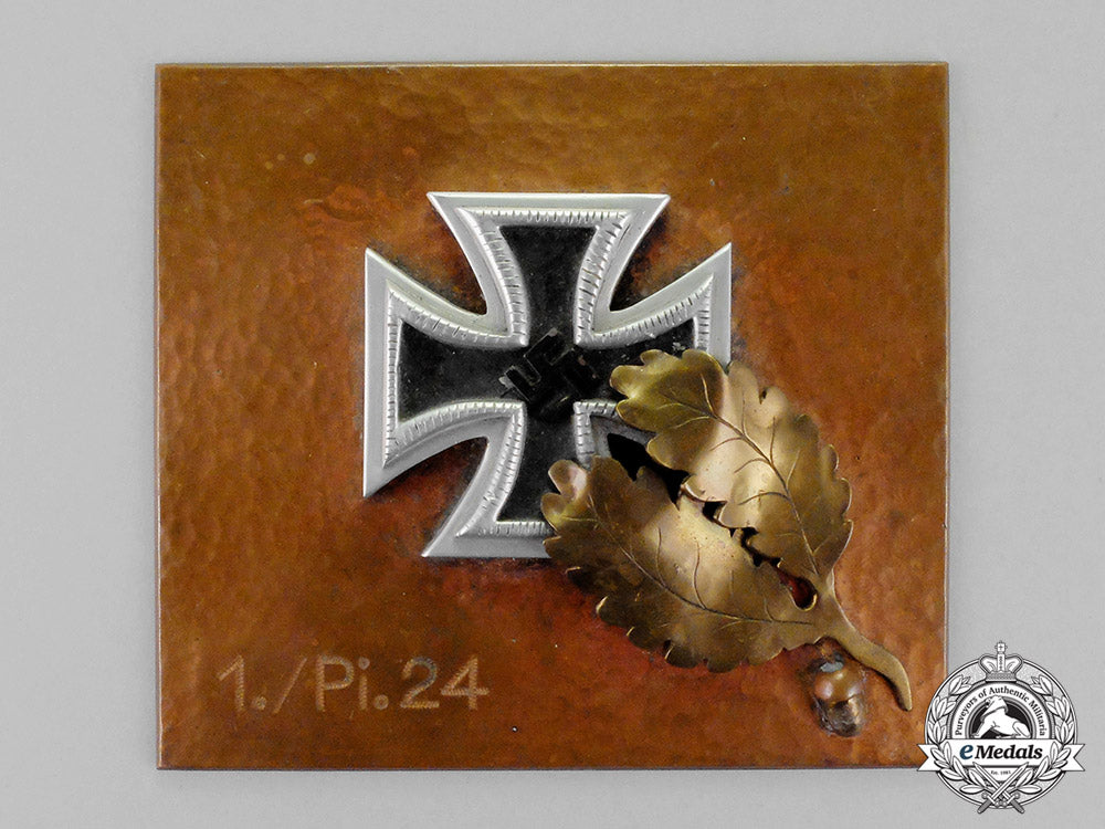 germany._a_knight’s_cross_of_the_iron_cross1939_desk_ornament_c18-1978