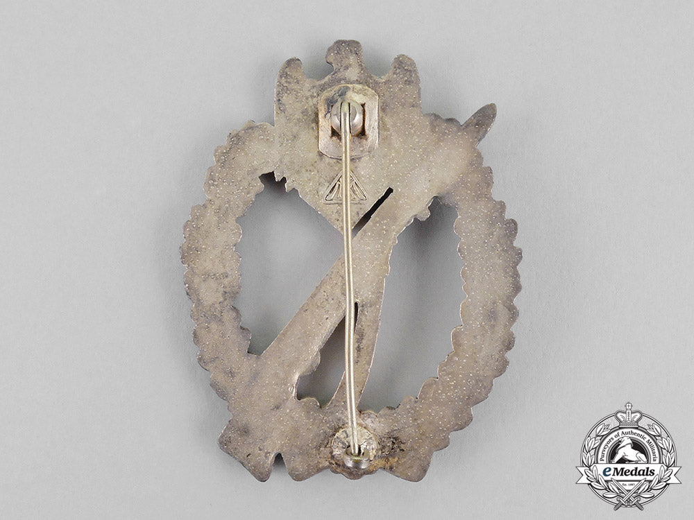 germany._a_silver_grade_infantry_assault_badge_by_metall_und_kunstoff_c18-308
