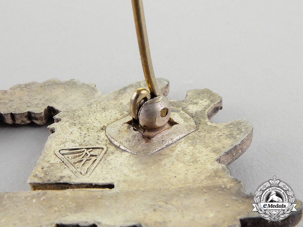 germany._a_silver_grade_infantry_assault_badge_by_metall_und_kunstoff_c18-313