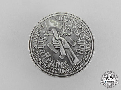 germany._a1937“_the_great_national_exhibition_in_düsseldorf”_badge_c18-476