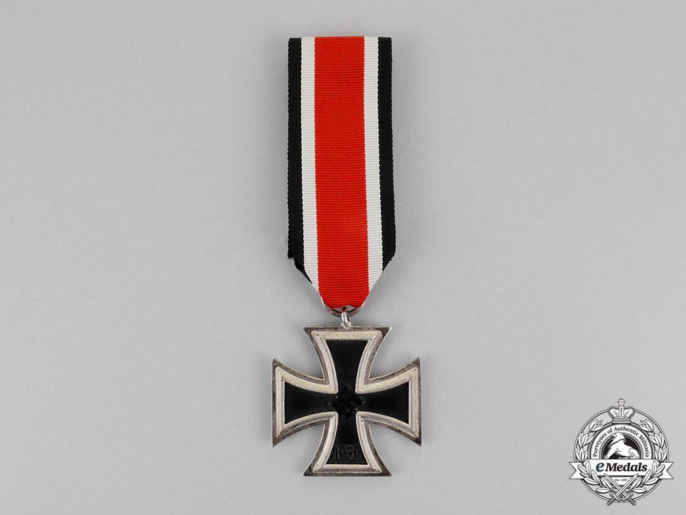 germany._an_iron_cross1939_second_class_and_matching_boutonniere_c18-494