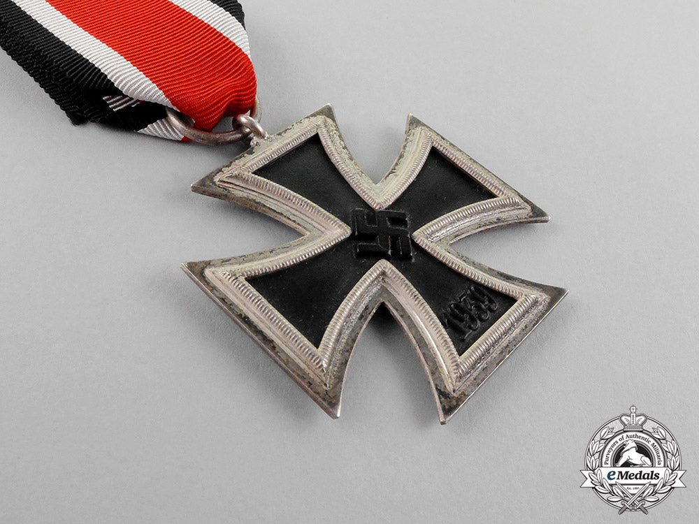 germany._an_iron_cross1939_second_class_and_matching_boutonniere_c18-496