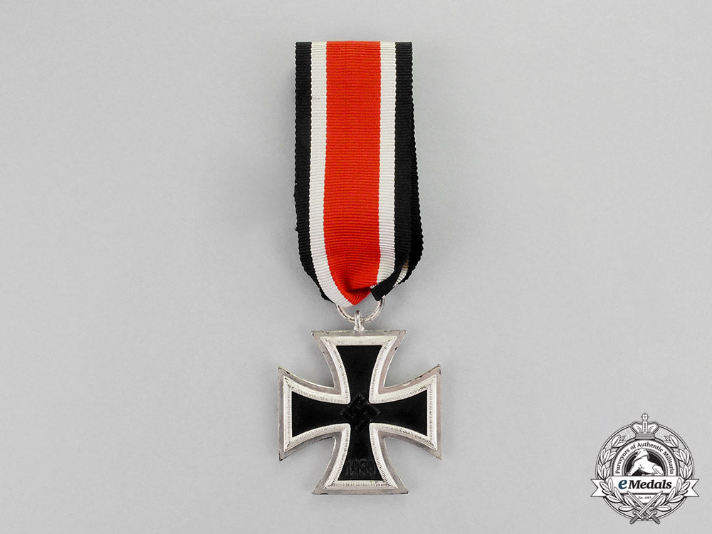 germany._a_mint_iron_cross1939_second_class_c18-681