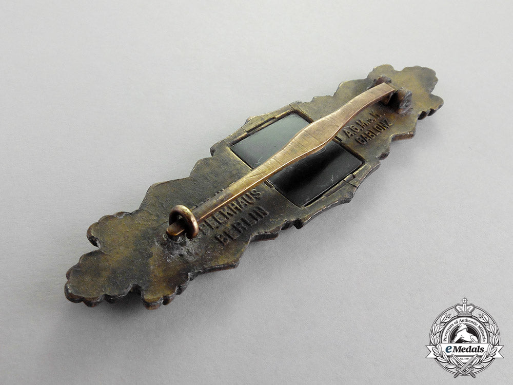 germany._a_bronze_grade_close_combat_clasp_by_a.g.m&_k,_large_font,_type_i_c18-713