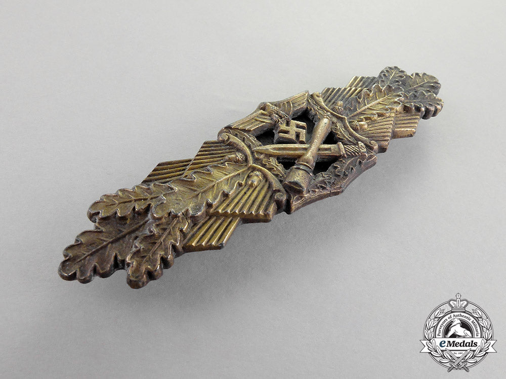 germany._a_bronze_grade_close_combat_clasp_by_a.g.m&_k,_large_font,_type_i_c18-714