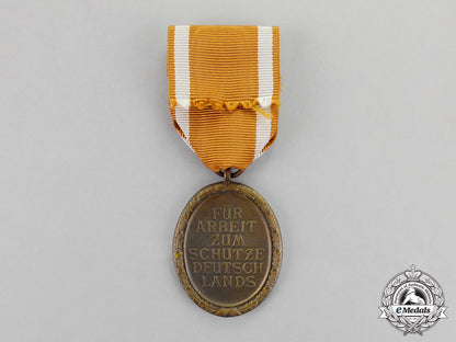 germany._a_german_west_wall_medal_c18-903