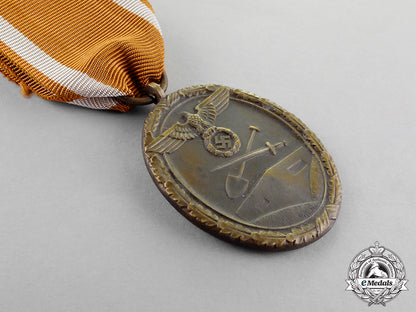 germany._a_german_west_wall_medal_c18-904
