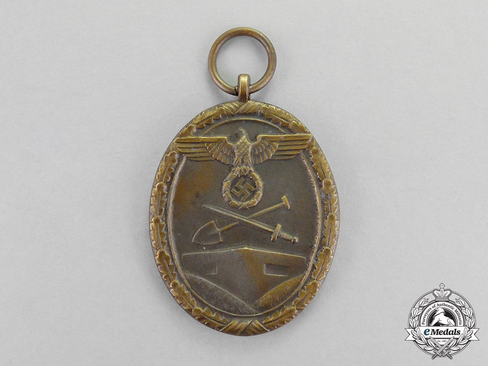germany._a_german_west_wall_medal_c18-906