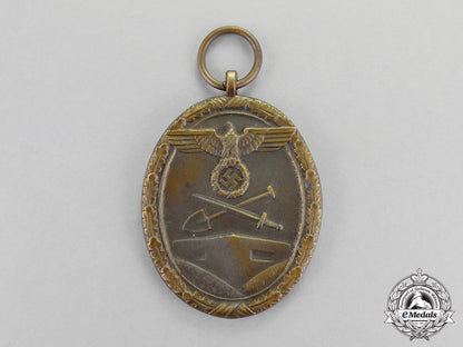 germany._a_german_west_wall_medal_c18-906