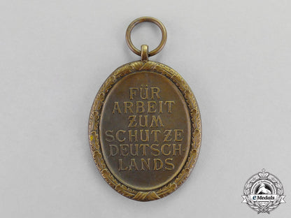germany._a_german_west_wall_medal_c18-907