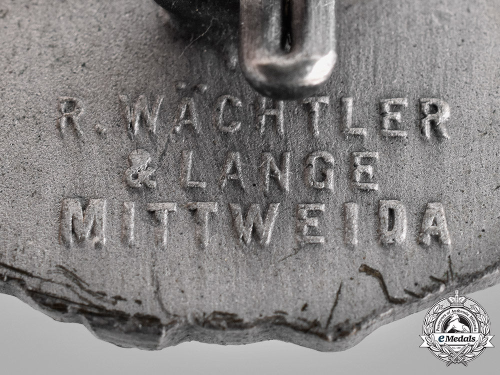 germany,_third_reich._a_leo_schlageter_memorial_society_badge_by_rudolf_wächtler&_lange_c19-003