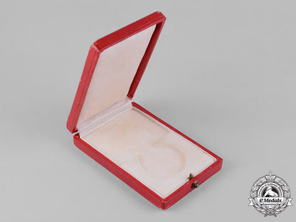 international._a_medal_case_c19-0045_1