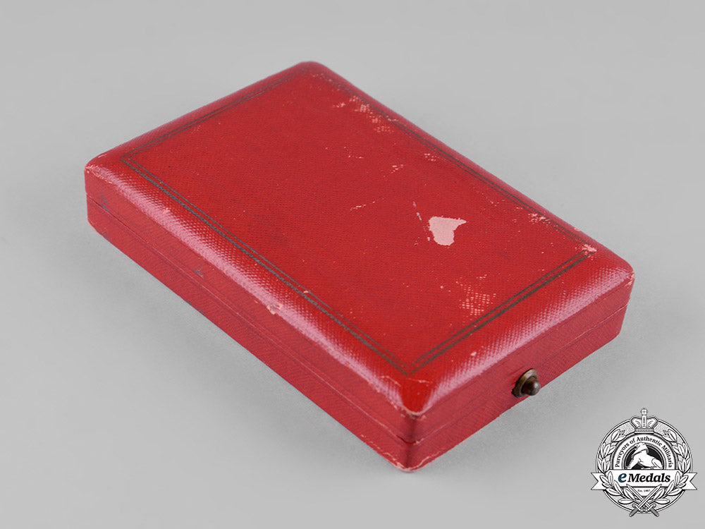 international._a_medal_case_c19-0046_1