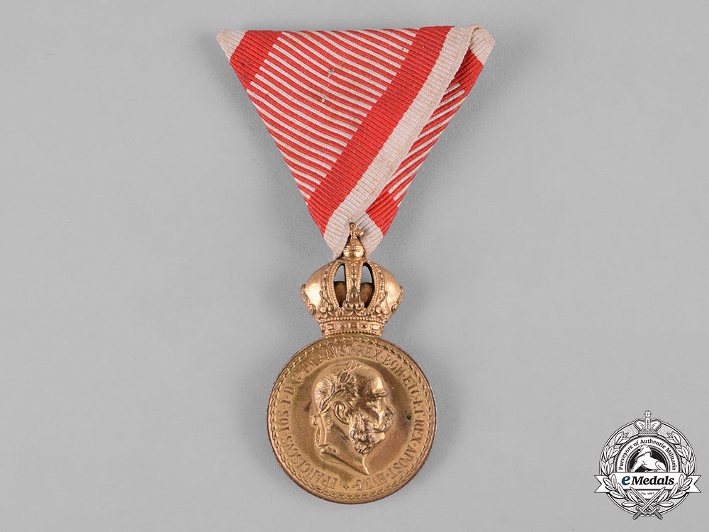 austria,_imperial._a_military_merit_medal_in_bronze,_with_case,_by_c.f._rothe&_neffe_c19-0353