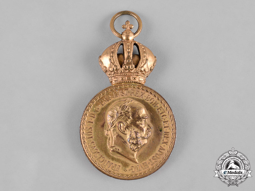austria,_imperial._a_military_merit_medal_in_bronze,_with_case,_by_c.f._rothe&_neffe_c19-0355