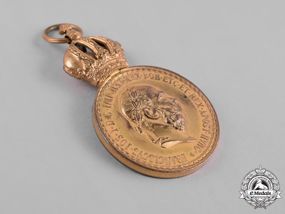 austria,_imperial._a_military_merit_medal_in_bronze,_with_case,_by_c.f._rothe&_neffe_c19-0357