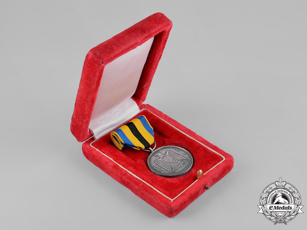 united_arab_republic._a_united_arab_republic_medal_with_case_of_issue_c19-0822_1_1