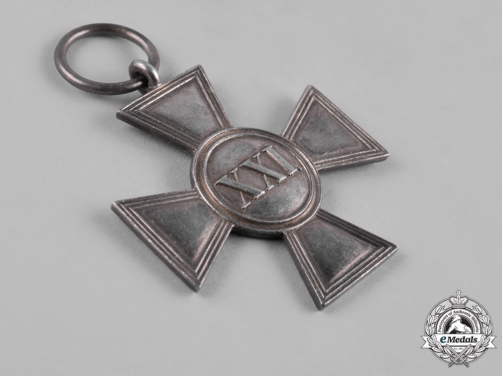 mecklenburg-_strelitz,_duchy._a_military_long_service_decoration,_i_class_cross_for21_years(_nco)_c19-092