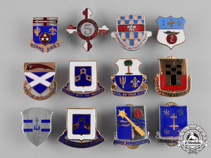united_states._a_lot_of_thirty_regimental_insignia_badges_c19-1084