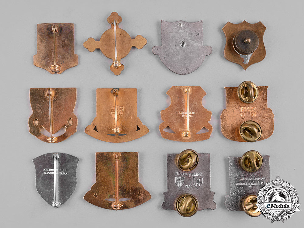 united_states._a_lot_of_thirty_regimental_insignia_badges_c19-1085