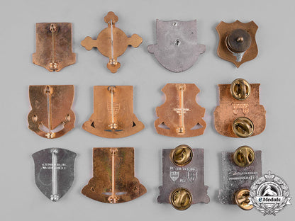 united_states._a_lot_of_thirty_regimental_insignia_badges_c19-1085