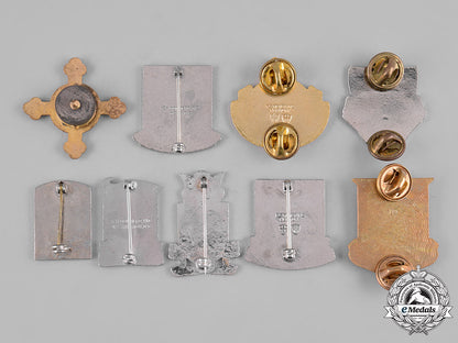 united_states._a_lot_of_thirty-_three_infantry_regimental_insignia_badges_c19-1093
