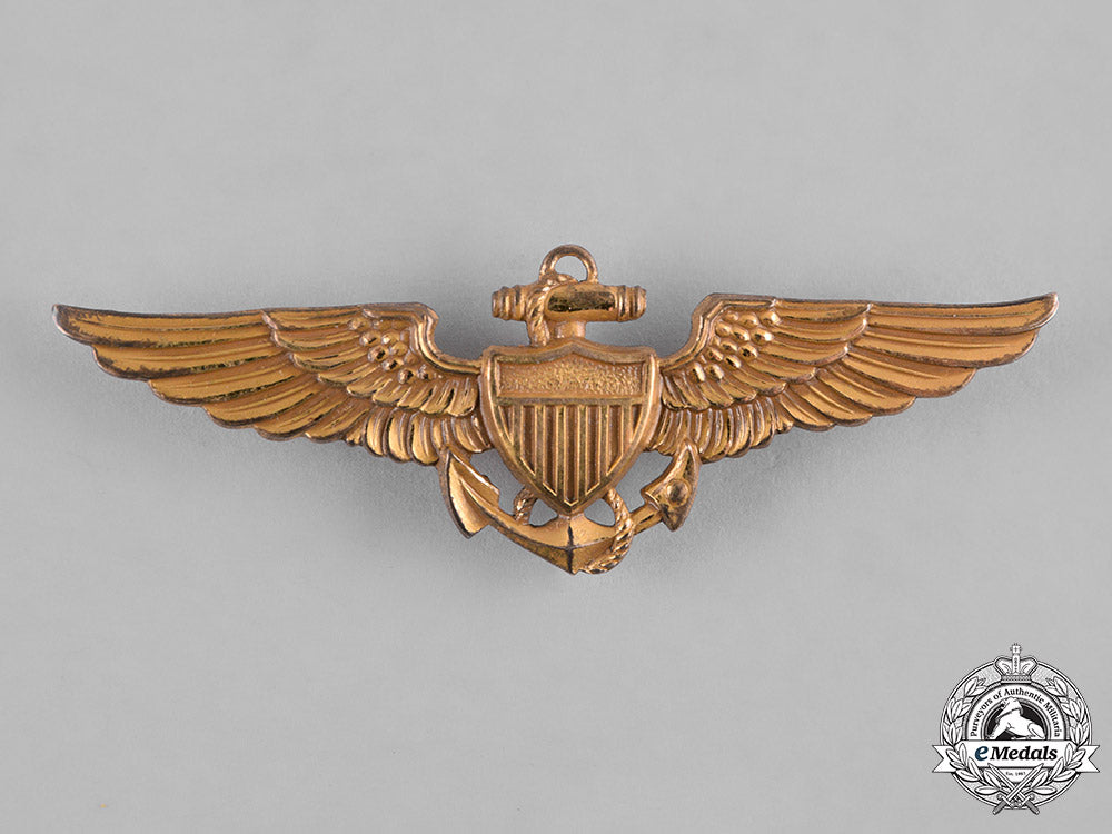united_states._a_second_war_naval_aviator_badge,_by_balfour_c19-1227