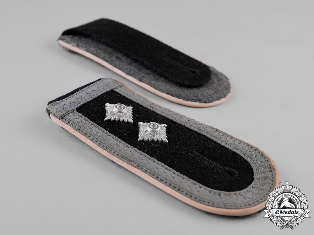 germany,_ss._a_set_of_waffen-_ss_hauptscharführer_shoulder_straps_c19-1427_2