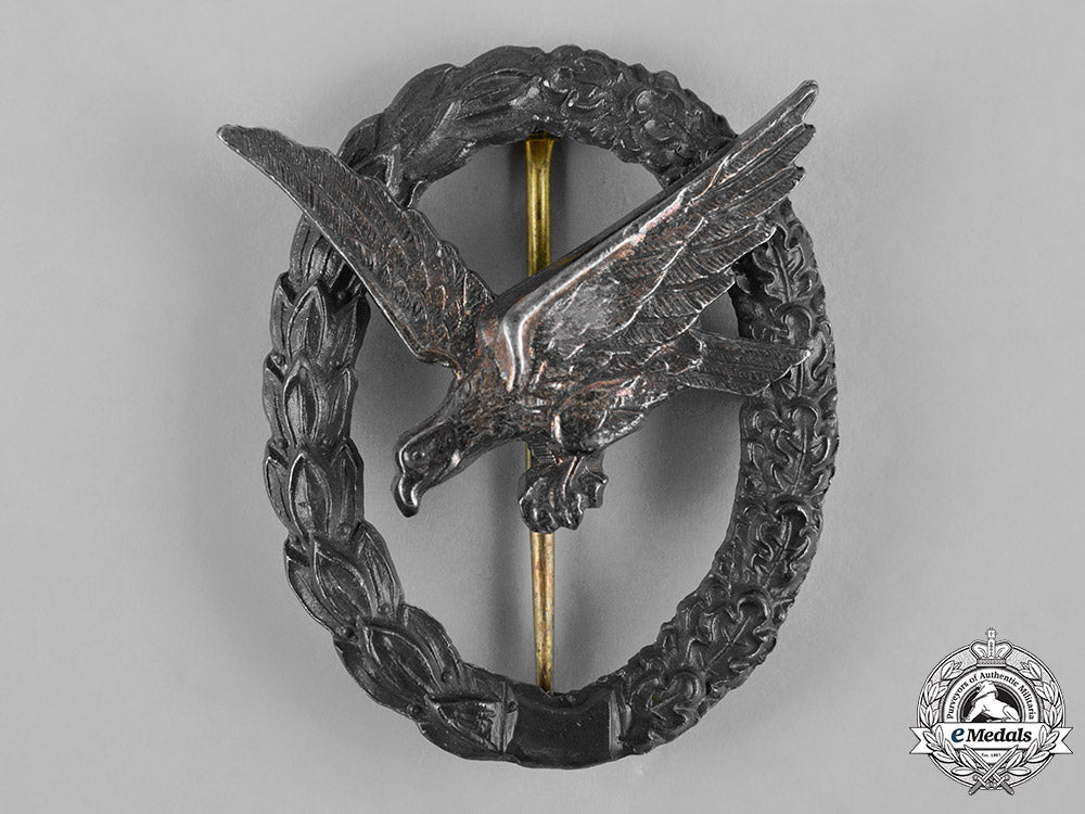 germany,_luftwaffe._an_air_gunner_badge_with_case,1957_issue_c19-1530