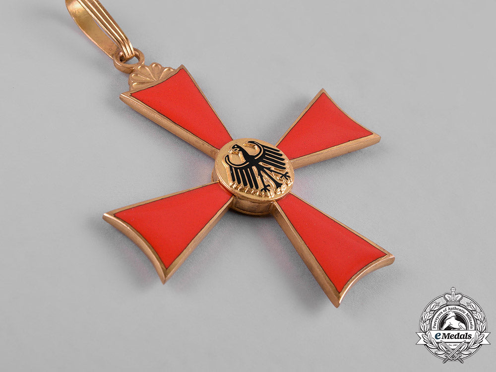 germany,_federal_republic._an_order_of_merit_of_the_federal_republic_of_german,_grand_cross_c19-1670