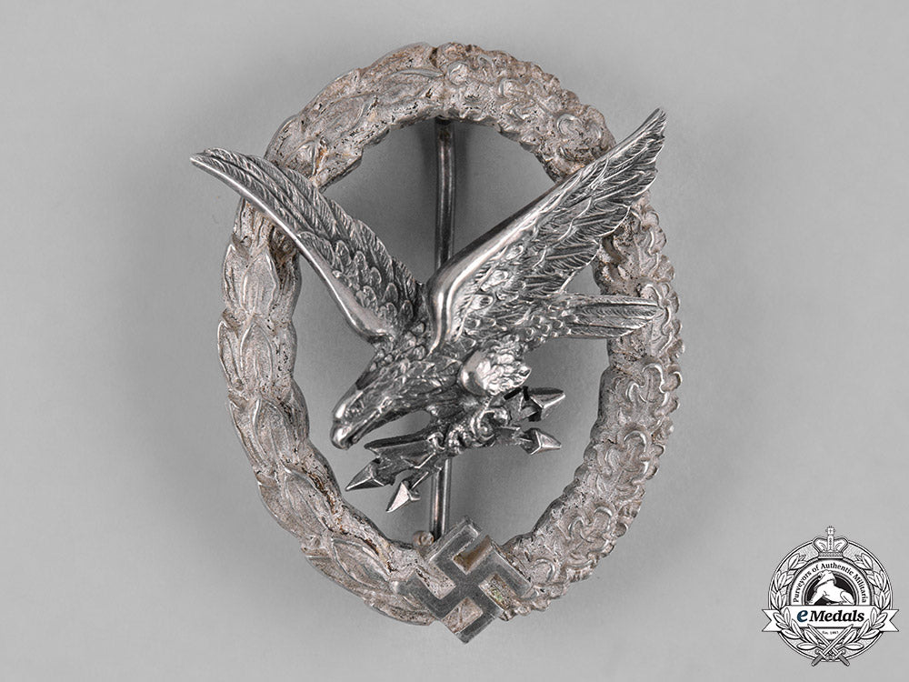 germany,_luftwaffe._an_air_gunner&_radio_operator_badge_in_case,_by_c.e._juncker_c19-1694
