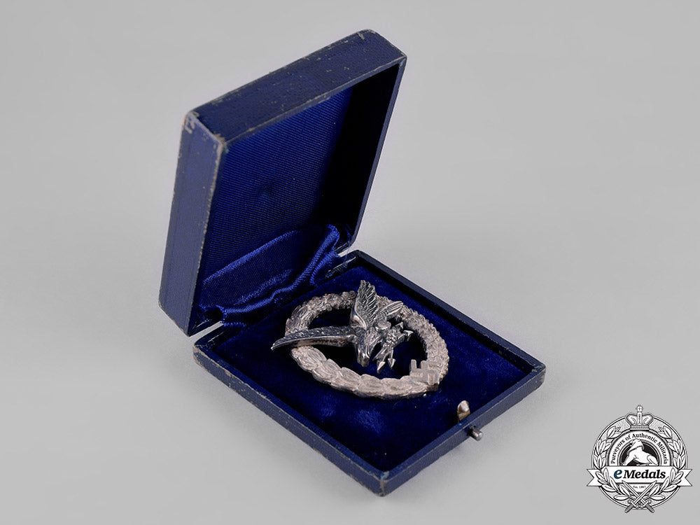 germany,_luftwaffe._an_air_gunner&_radio_operator_badge_in_case,_by_c.e._juncker_c19-1702