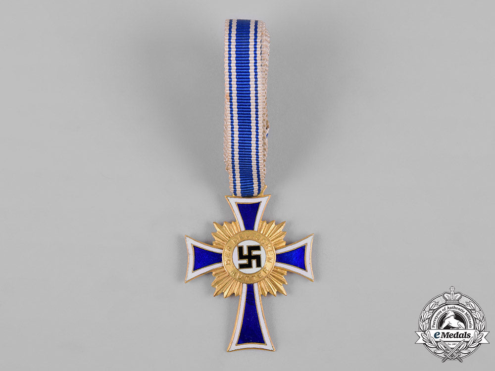 germany,_third_reich._a_cased_honour_cross_of_the_german_mother_in_gold_by_hans_gnad_c19-1799