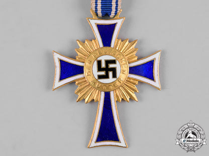 germany,_third_reich._a_cased_honour_cross_of_the_german_mother_in_gold_by_hans_gnad_c19-1800
