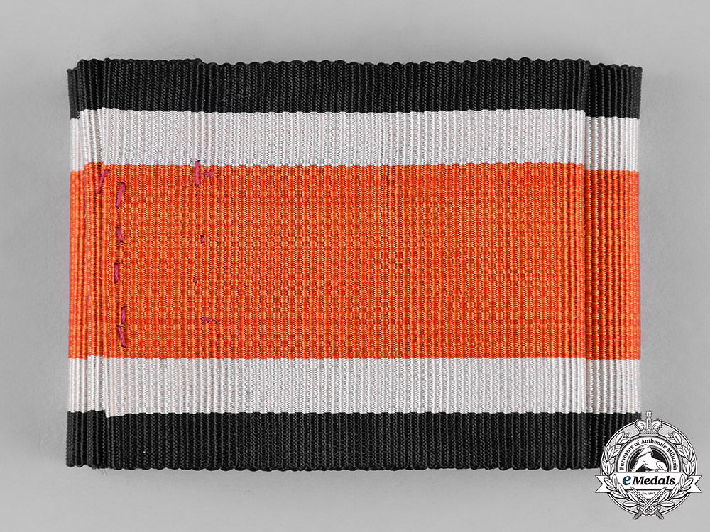 germany,_third_reich._a_type_i_oakleaves_to_the_knights_cross_with_case&_ribbon,_by_gebrüder_godet&_co._c19-2004