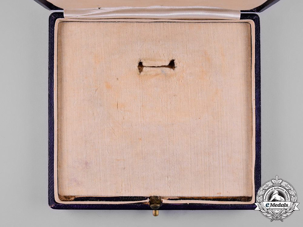 united_kingdom._a_most_excellent_order_of_the_british_empire,_officer’s_badge,_lady’s_version_case_c19-2271
