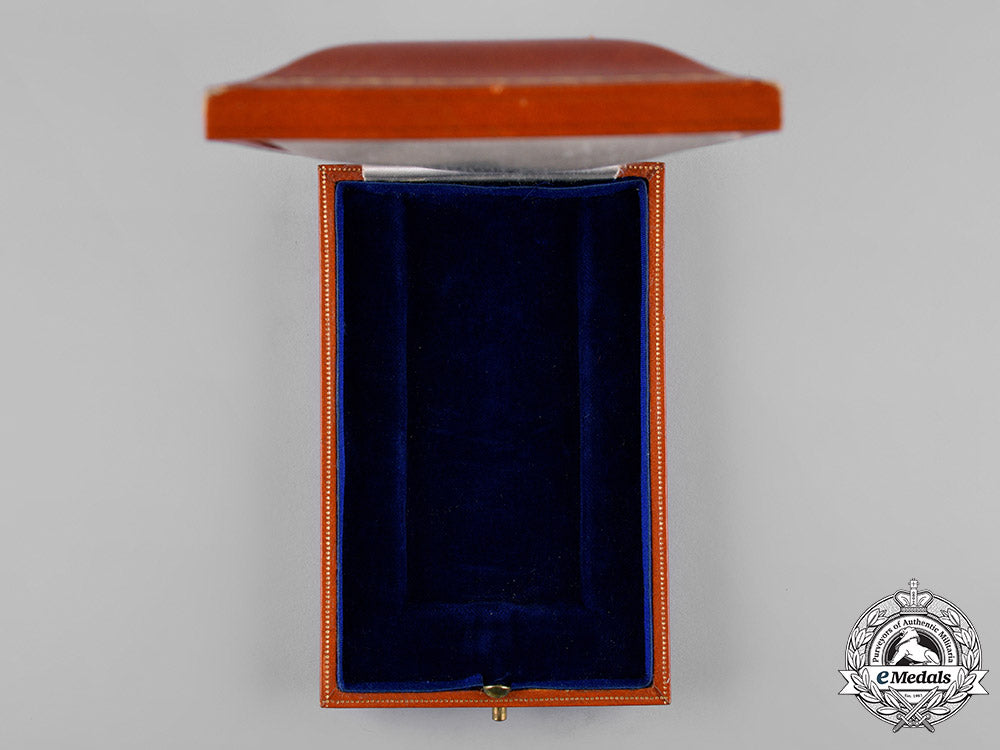 united_kingdom._a_board-_mounted_medal_case_by_pinches_c19-2277