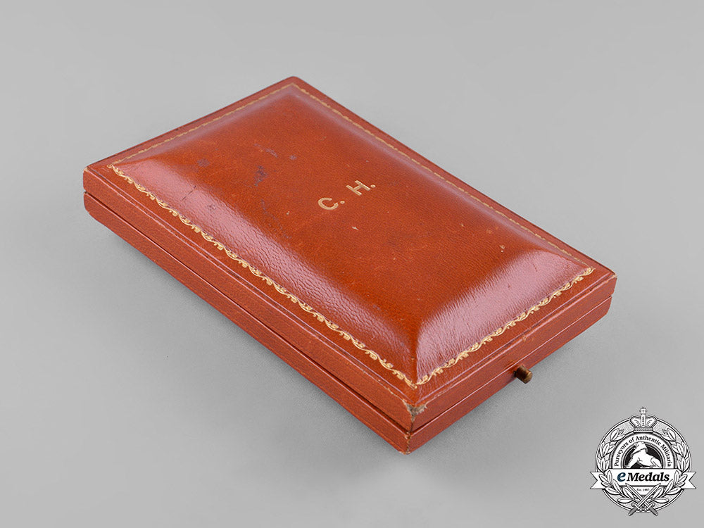united_kingdom._a_board-_mounted_medal_case_by_pinches_c19-2280