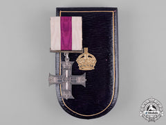 United Kingdom. A Gvi Military Cross With Case