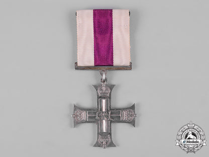 united_kingdom._a_gvi_military_cross_with_case_c19-2486