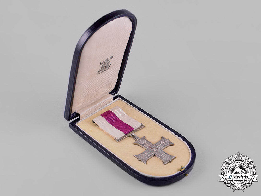 united_kingdom._a_gvi_military_cross_with_case_c19-2490