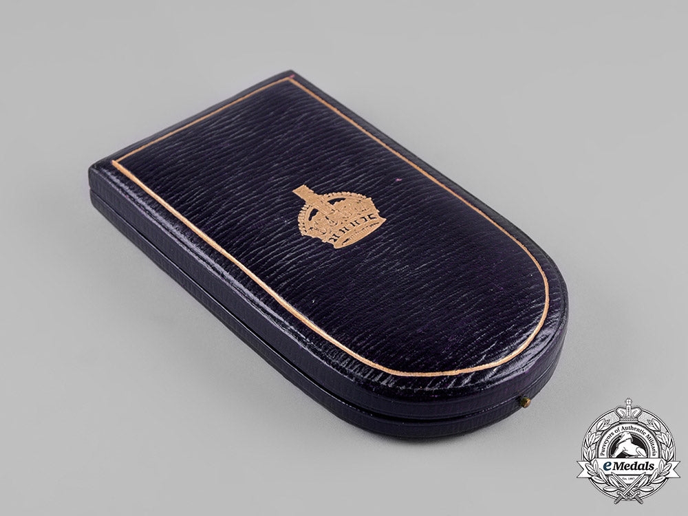 united_kingdom._a_gvi_military_cross_with_case_c19-2491