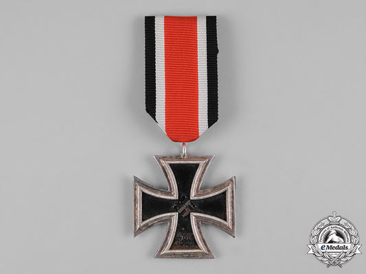 germany,_wehrmacht._a_rare_round31939_iron_cross,_ii_class,_deschler&_sohn_c19-258