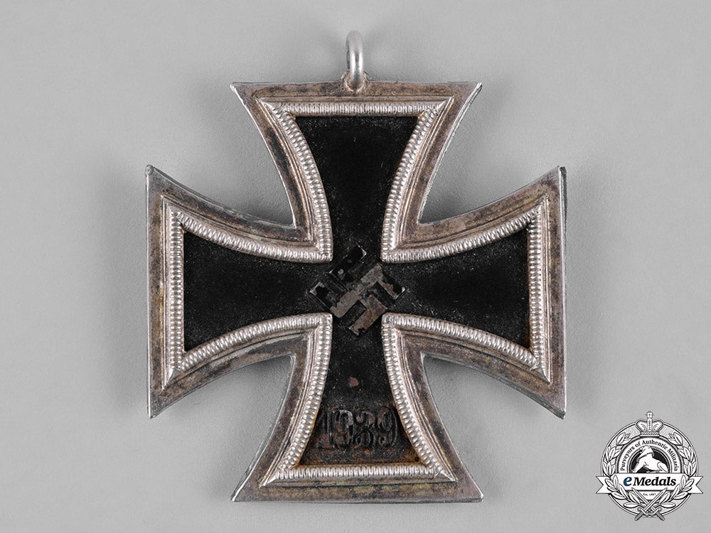 germany,_wehrmacht._a_rare_round31939_iron_cross,_ii_class,_deschler&_sohn_c19-259